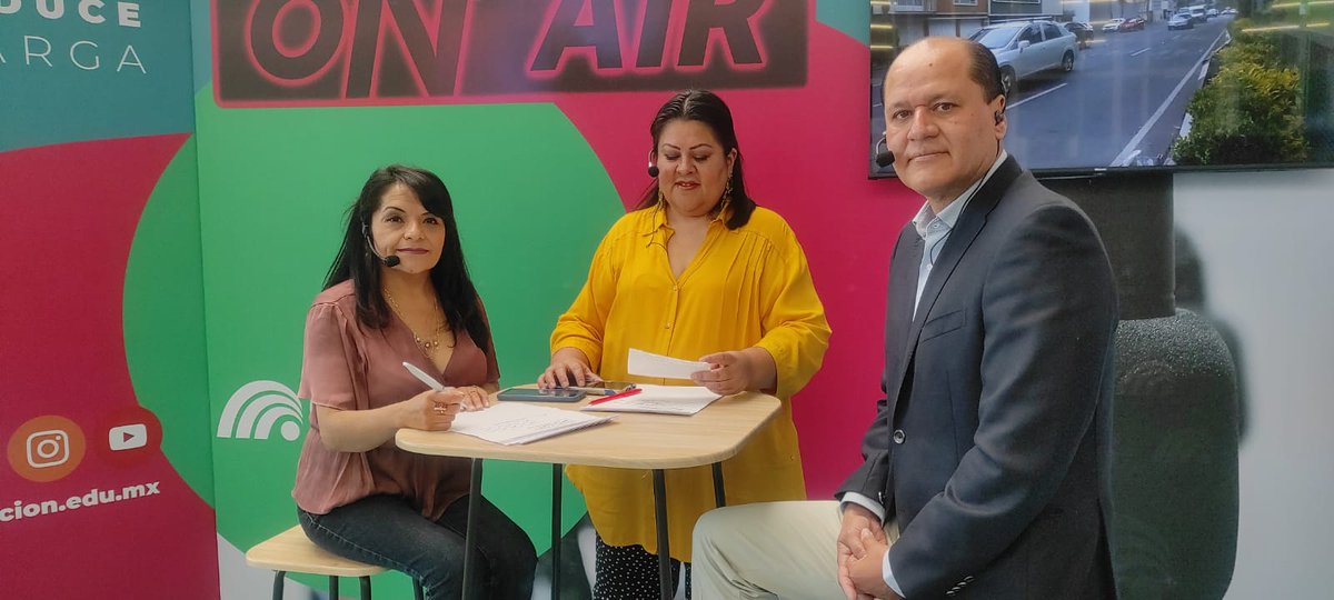 notisucasaRE's tweet photo. Conoce acerca del sarape en voz de José Luis Rodríguez Sena, Director de Desarrollo Cultural de la @CulturaCoahuila
#FILC2022 #FILCoahuila2022 https://t.co/7BRdrZpDaB
