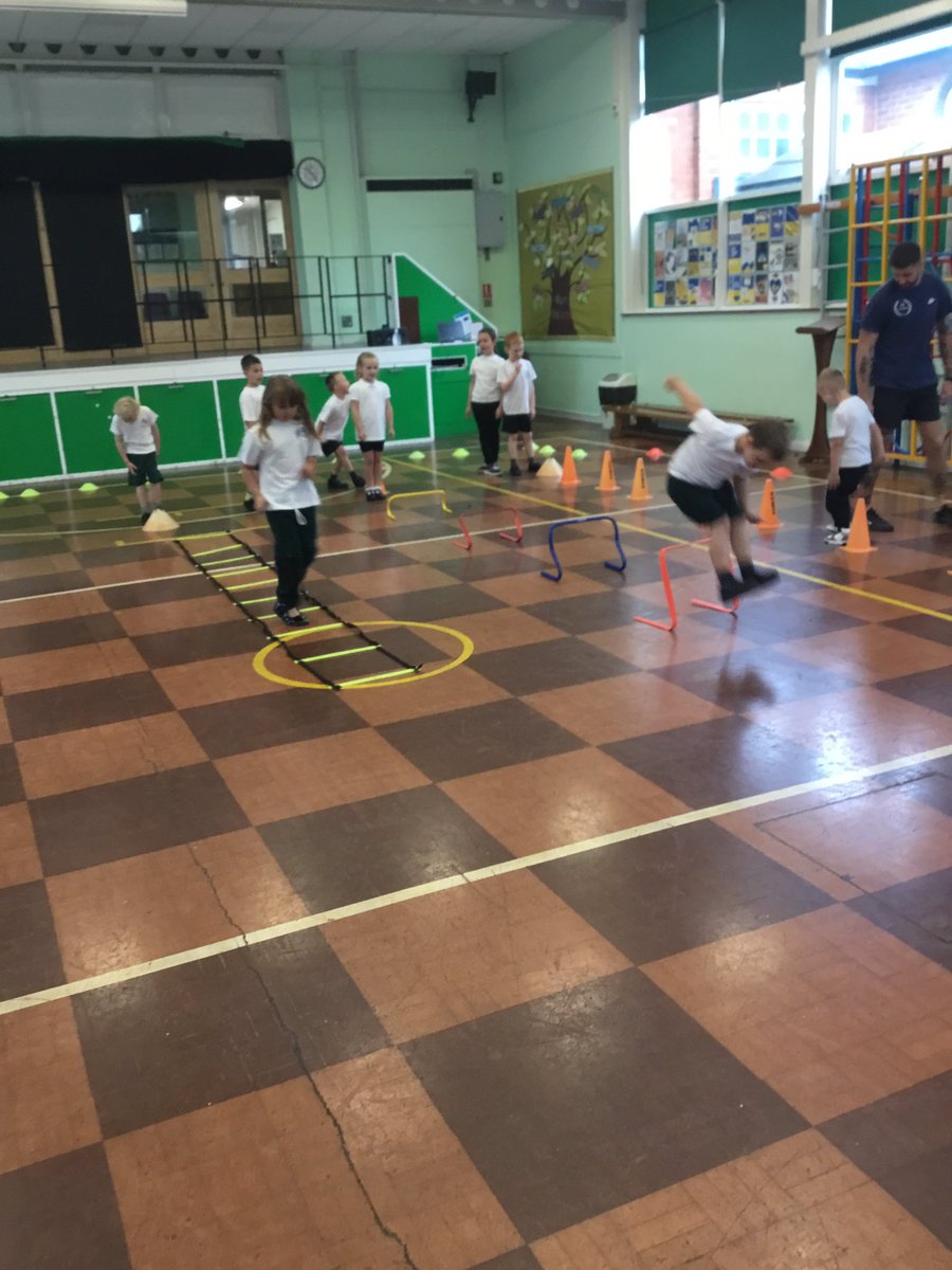 G_M_P_SClass2JG's tweet photo. We have got a lot of sporty children in 2JG! The children thoroughly enjoyed their first PE lesson of the term. 🏃‍♀️ 🏃‍♂️ https://t.co/05WynLOTeN