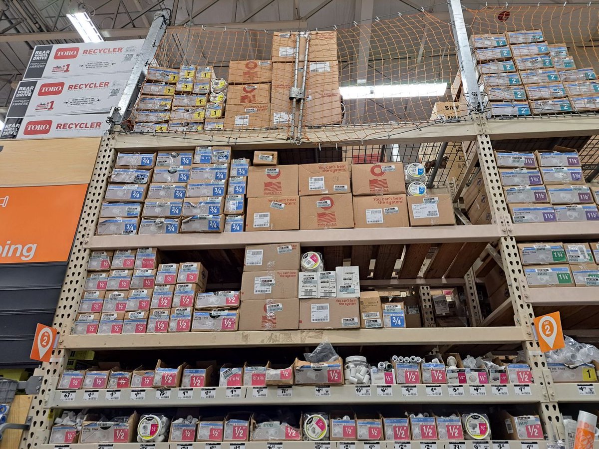 JoshFrom6584's tweet photo. Making sure all the bays look presentable so our associates and customers have a better experience #HD6584 https://t.co/kny0dGFUWD