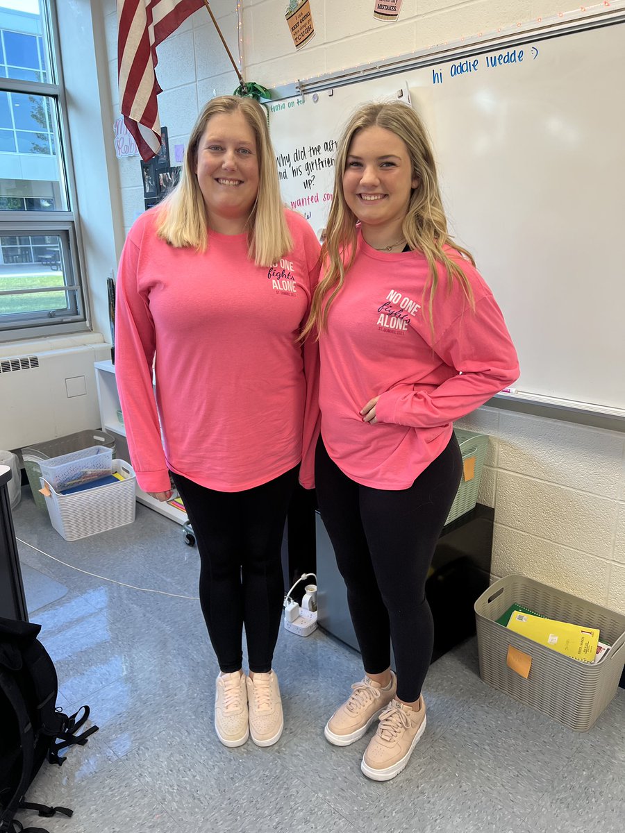 SDHSMsRobbins's tweet image. Twinning with one of my favorite juniors on twin day! 👯‍♀️