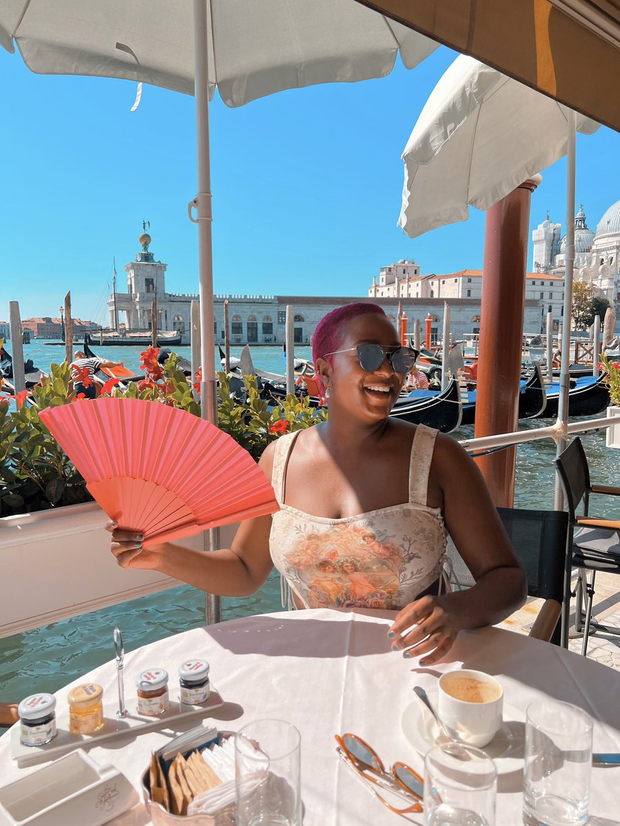 cuppymusic's tweet photo. In Italy they call me “SIGNORA FIRENZE” 🇮🇹 🛶 #CuppyDat https://t.co/x0gQhVlFjW