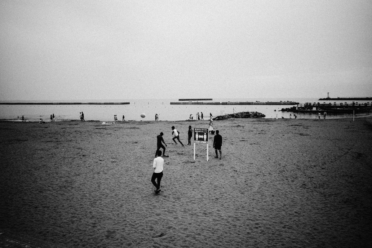 「小雨のビーチ」
やっとブログ更新できました😭
nori-street1018.blogspot.com

#Grist #grsnaps #ricoh_gr
#BNW
#bwモノクロ写真マニア
#progressivestreet
#streetphotographyworldwide
#streetartjaponism #gr3
 #shootgr_atami
#streetphotographyjapan
#カメラ好きな人と繋がりたい