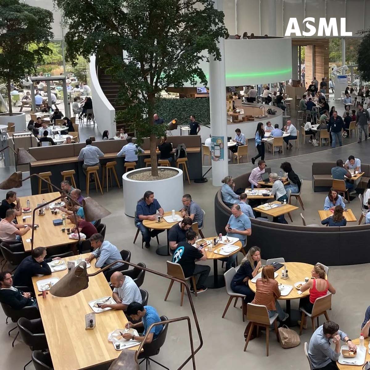 The Dutch broadcaster 'Omroep Brabant' recently went behind the scenes at our Veldhoven headquarters. Learn more about the 'ASML village,' which houses over 18,000 colleagues, a shop, a hair salon, healthcare facilities and more (in Dutch only): ms.spr.ly/6013jaaEX