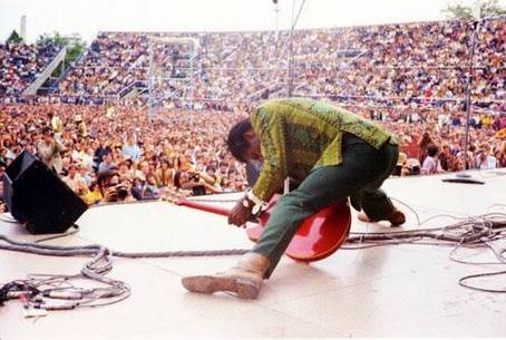 Can you guess what year Chuck rocked the stage at the Toronto Rock and Roll Revival festival!? 🎸🤘🏿 #ChuckBerry