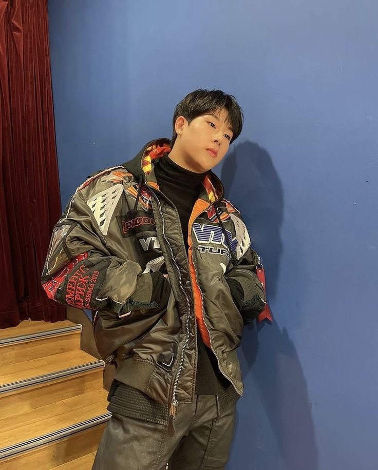 404CodeNinja404's tweet photo. Couldn’t let day 13 of #26DaysofMonbebe end without shouting out my man. Second member I knew (Shownu being 1st). I thought what a cutie and funny dude. First seen him on Weekly Idol (Idol Best) and Celeb Bros
Not realizing he was the all-arounder, ace of MX. My Joobee #Joosday https://t.co/QdnZxHaFEy