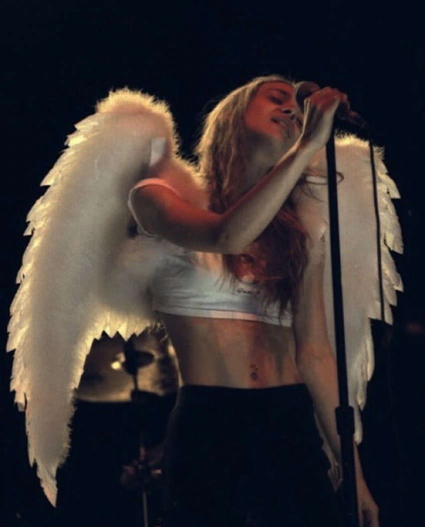 Happy birthday Fiona Apple 