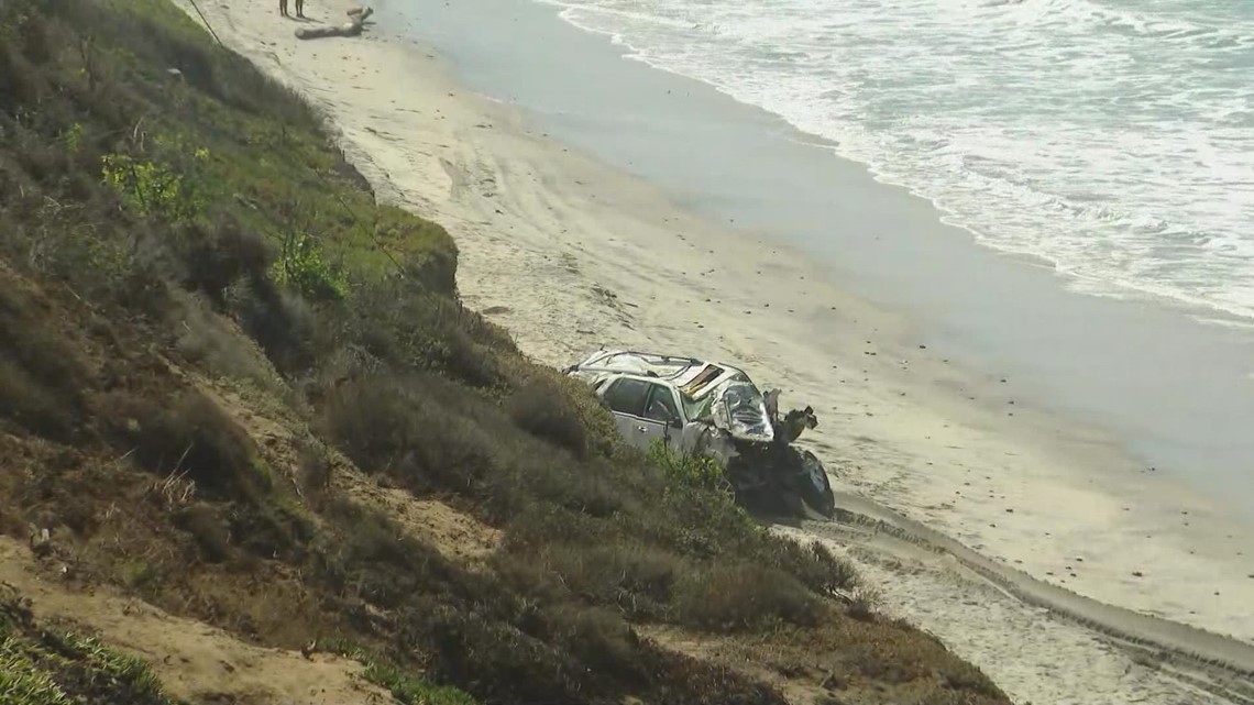 CBS8's tweet photo. BREAKING: SUV goes off cliff in Carlsbad near the intersection of Carlsbad Blvd. and Solamar Dr., according to authorities.
https://t.co/VS4iDbWKub https://t.co/fQcISkP2Pu