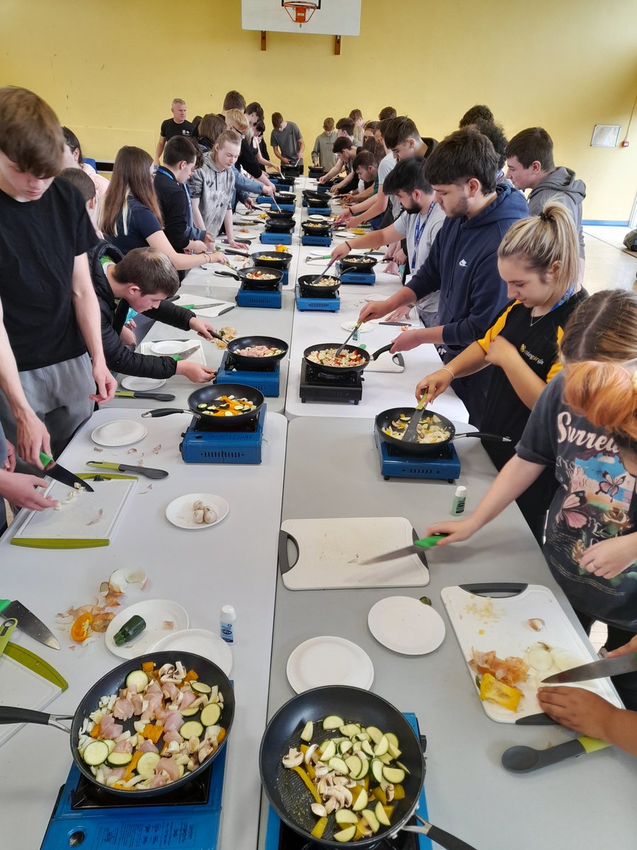 AmandaM_csg_ps's tweet photo. Great visit from the inspirational @CommandoChef providing Public Services students with opportunities to learn about the Royal Marines and importance of healthy eating whilst cooking a delicious chicken dish @RoyalMarines @RoyalNavy @ColegSirGar https://t.co/uWm8SGEU5g