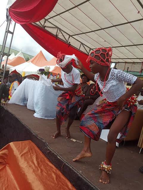 nigerdeltafest's tweet photo. The Amassoma Seigbein (Throw away evil) which originated from the burial rites of late King Oboro, founder of Amassoma kingdom is a multipurpose festival serving both as means for fishing and feasting expenditures. It’s purpose was to entertain sympathizers from far and near. https://t.co/DIIJiRh1w9