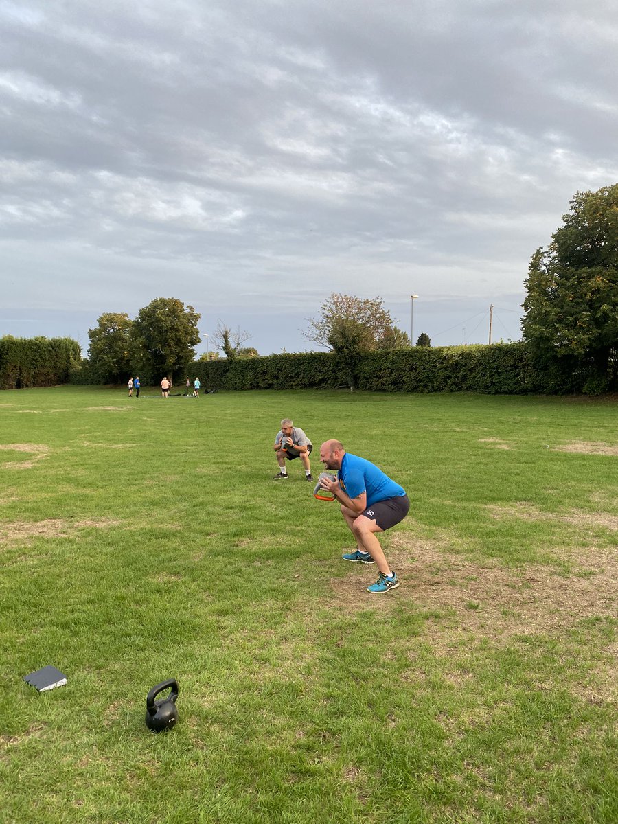 400 rep kettlebell workout tonight. Then we let the dice 🎲 decide the rest. Tough one tonight. Well done all. 💪🏽🔥