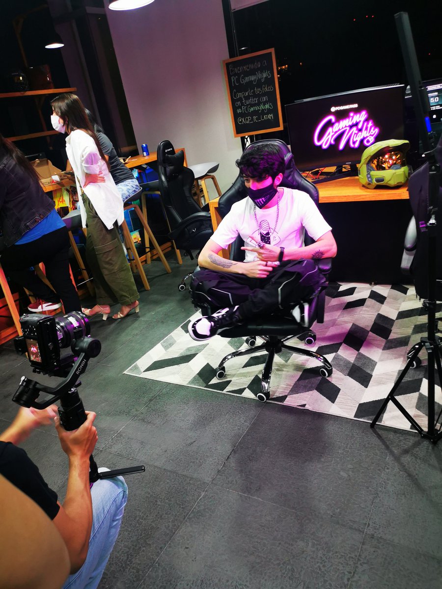 MichaelTonyZ's tweet photo. Que bonito es formar parte del primer evento #PCGamingNights 🖱️💚

Otra experiencia más en el #XboxLoft con retas, torneos y Pizza! Mientras que conmemoramos sus 100k seguidores de la comunidad de @XGP_PC_LATAM ✨

Muchas gracias por la invitación. 🙌🏻 https://t.co/9rn8lFKfHf