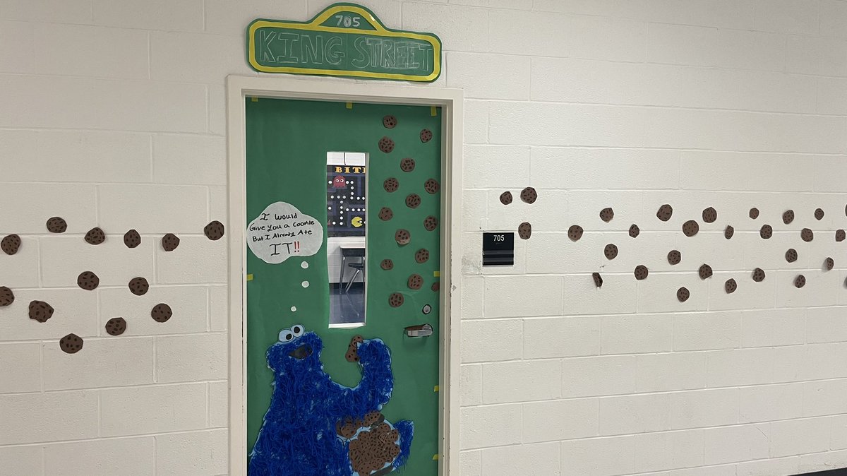 MrsCrabtr33's tweet photo. #ELHS #HOCO2022 #HallDecor #CO2026 #SesameStreet https://t.co/TRTBruLvM9