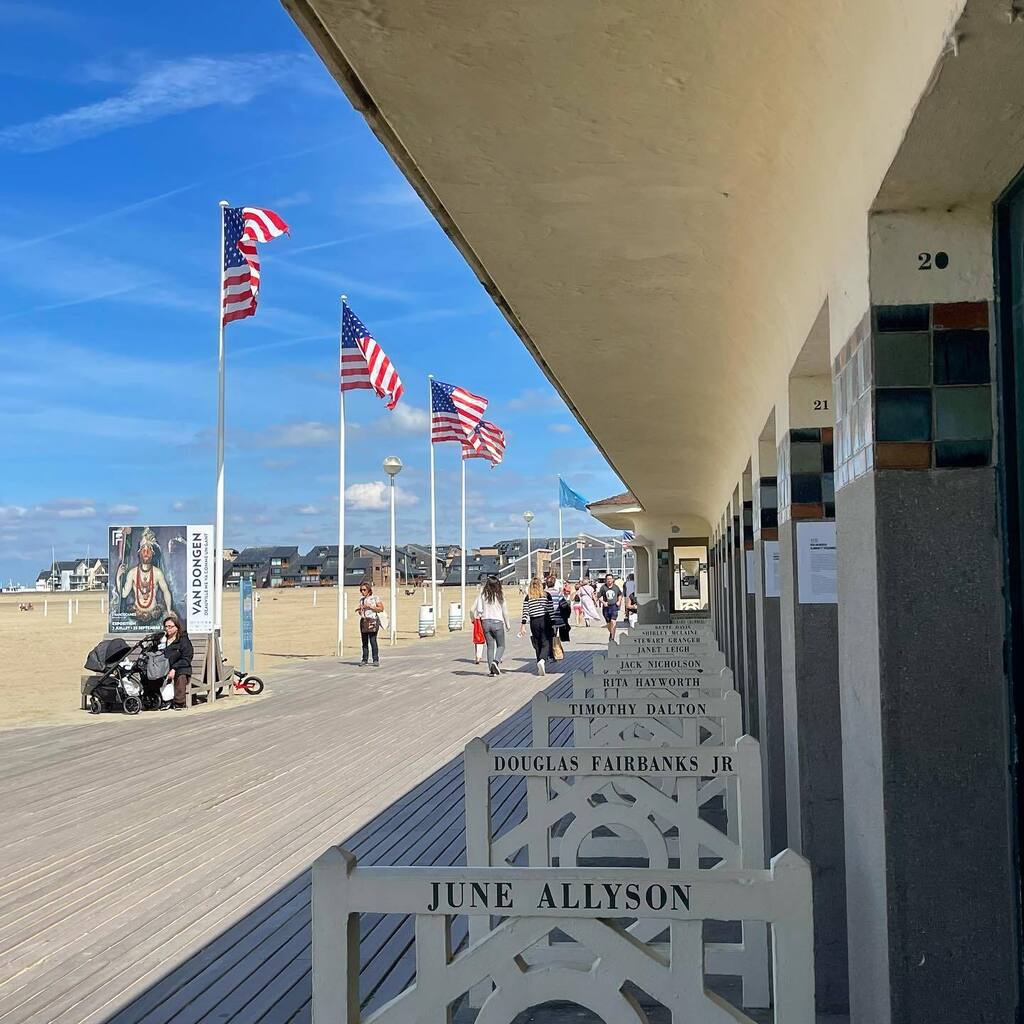 ChrisTaile's tweet photo. Les planches aux couleurs américaines …

#deauvillebeach #deauville #deauvilleplage #lesplanchesdedeauville #wealaplage #drapeauamericain #usaflag #streetphotography https://t.co/dVNhxnsVnk https://t.co/QmygVJS3Yc
