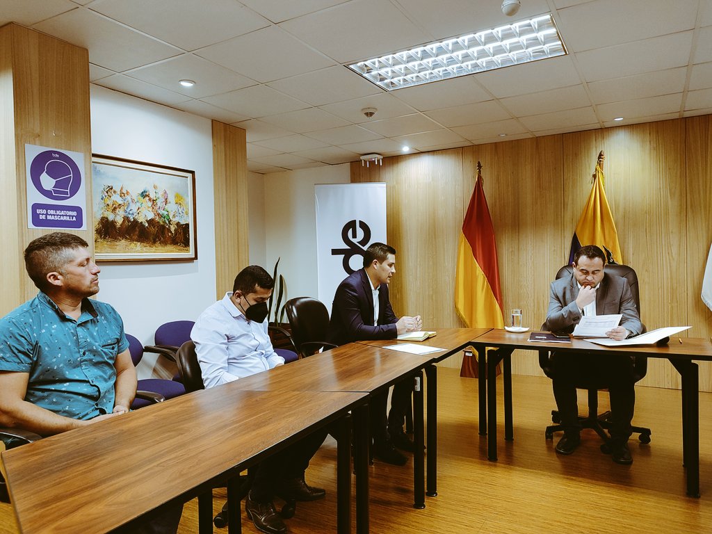 Junto al Gerente de <a href="/BDEcuadorBP/">Banco de Desarrollo del Ecuador B.P.</a> <a href="/hcastanierj/">Homero Castanier J.</a> , nuestro compañero concejal y personal técnico de Banco de Desarrollo del Ecuador revisamos el avance del financiamiento para la construcción de obras en servicios básicos para nuestra población. <a href="/WRadioec/">W Radio Ec</a> <a href="/tomebamba/">La Voz del Tomebamba</a>