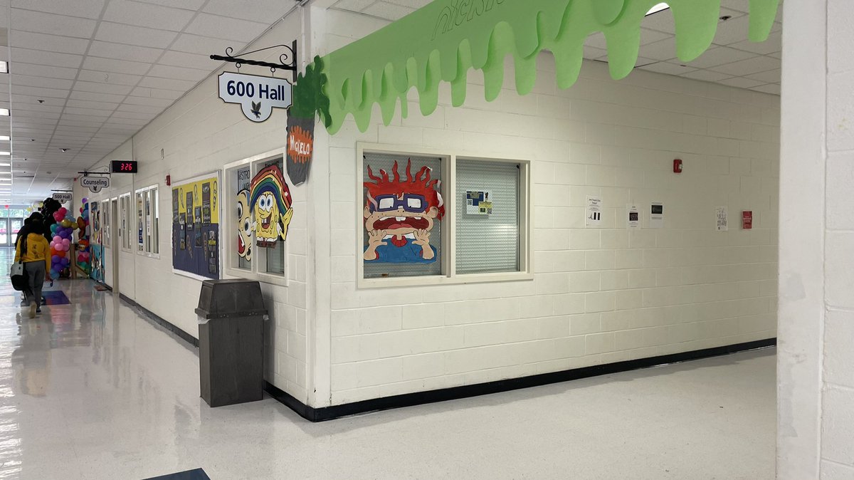MrsCrabtr33's tweet photo. #ELHS #HOCO2022 #HallDecor #CO2025 #Nickelodeon https://t.co/kzEXyrDdH8