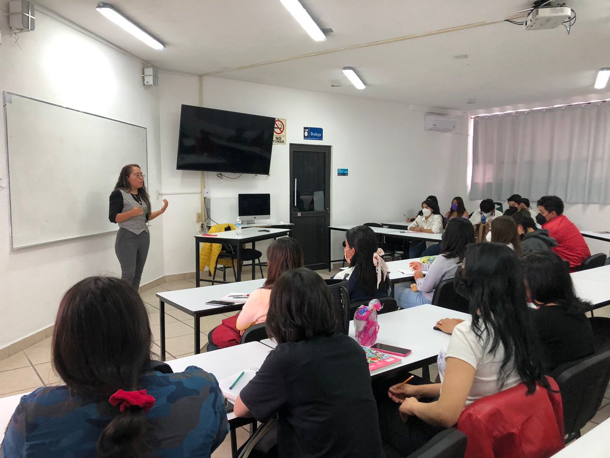 CarlosJDG01's tweet photo. Excelentes recomendaciones y gran conocimiento comparte Elvia Cruz (@cruz_elvia), directora y fundadora de @MTPNoticias, a los alumnos de la facultad de ciencias de la comunicación (@fccombuap) de la @BUAPoficial https://t.co/iYFMm4tEDP