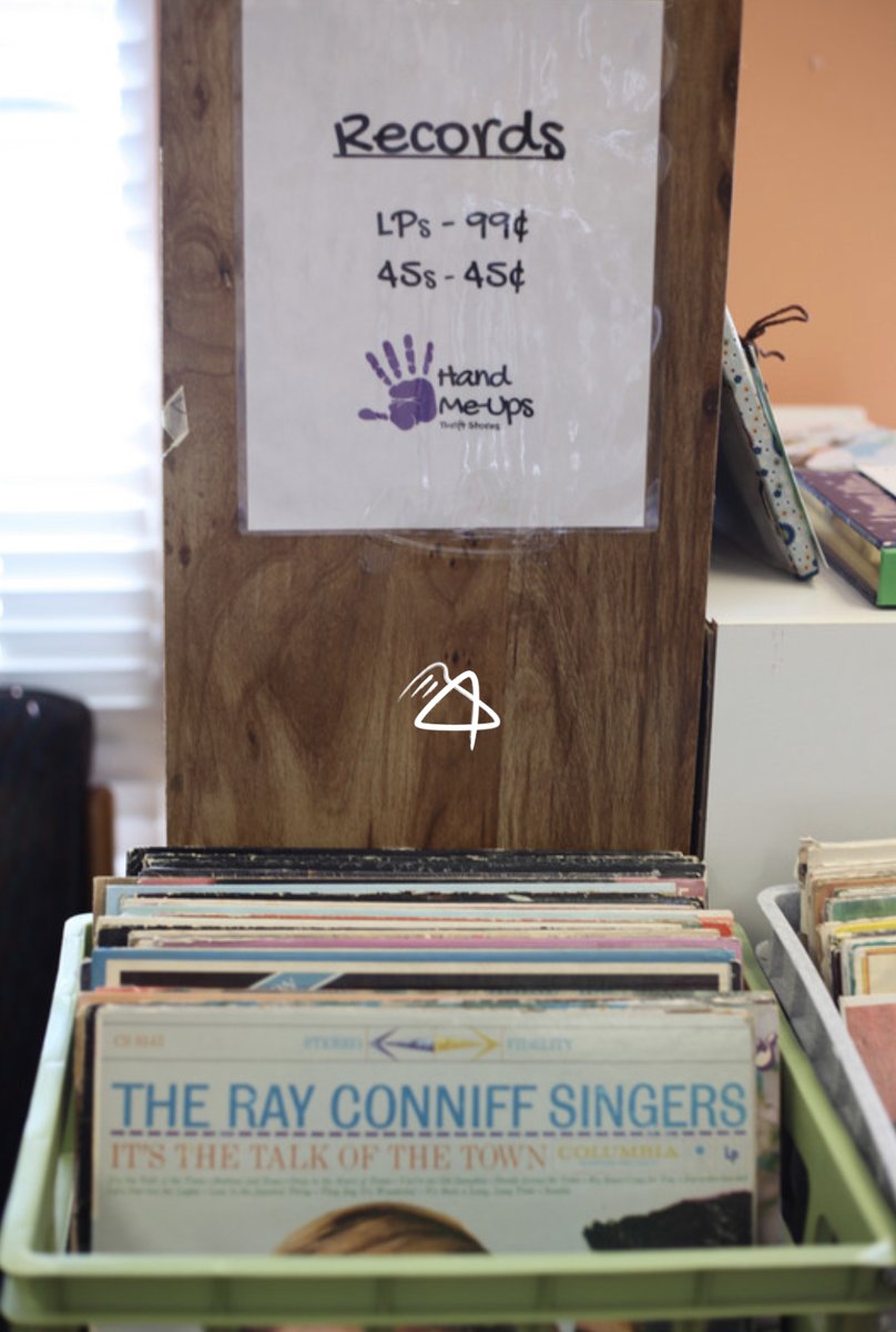 HandMeUpsNe's tweet image. Stop by Hand Me-Ups to browse through our assortment of records and maybe even find a record player while you’re here!

The holidays are just around the corner and a vintage Christmas playlist may be just what you need. 🎧

#thrift #thriftstorefinds #thrifting #thriftfinds