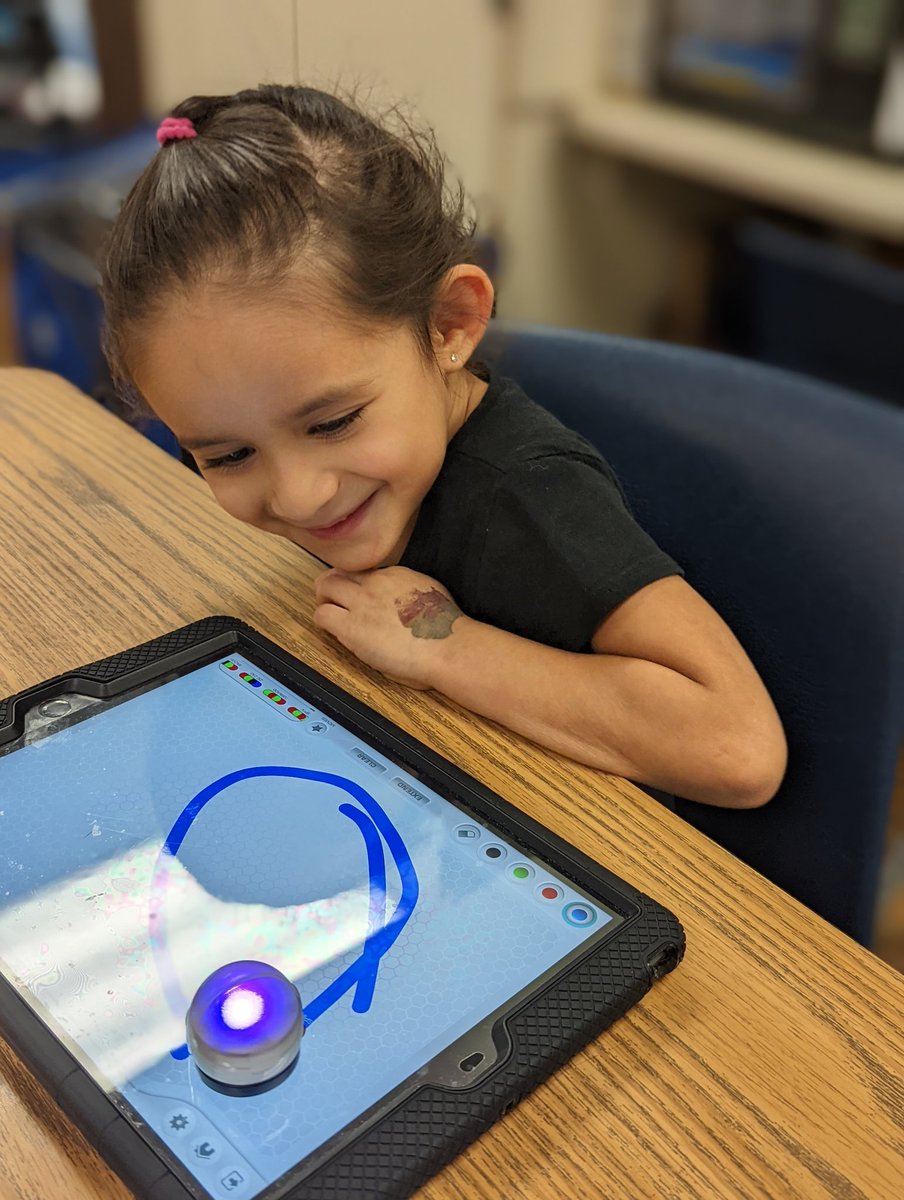 TimbersSTEM's tweet image. Always such a great way to end my Tuesday! Robots everywhere in @JMarquez_TE&apos;s class! @HumbleISD_TE @TEMsSowa @MrGriffin_TE