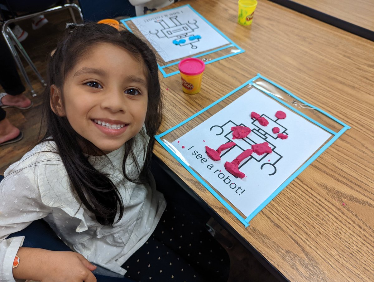 TimbersSTEM's tweet image. Always such a great way to end my Tuesday! Robots everywhere in @JMarquez_TE&apos;s class! @HumbleISD_TE @TEMsSowa @MrGriffin_TE