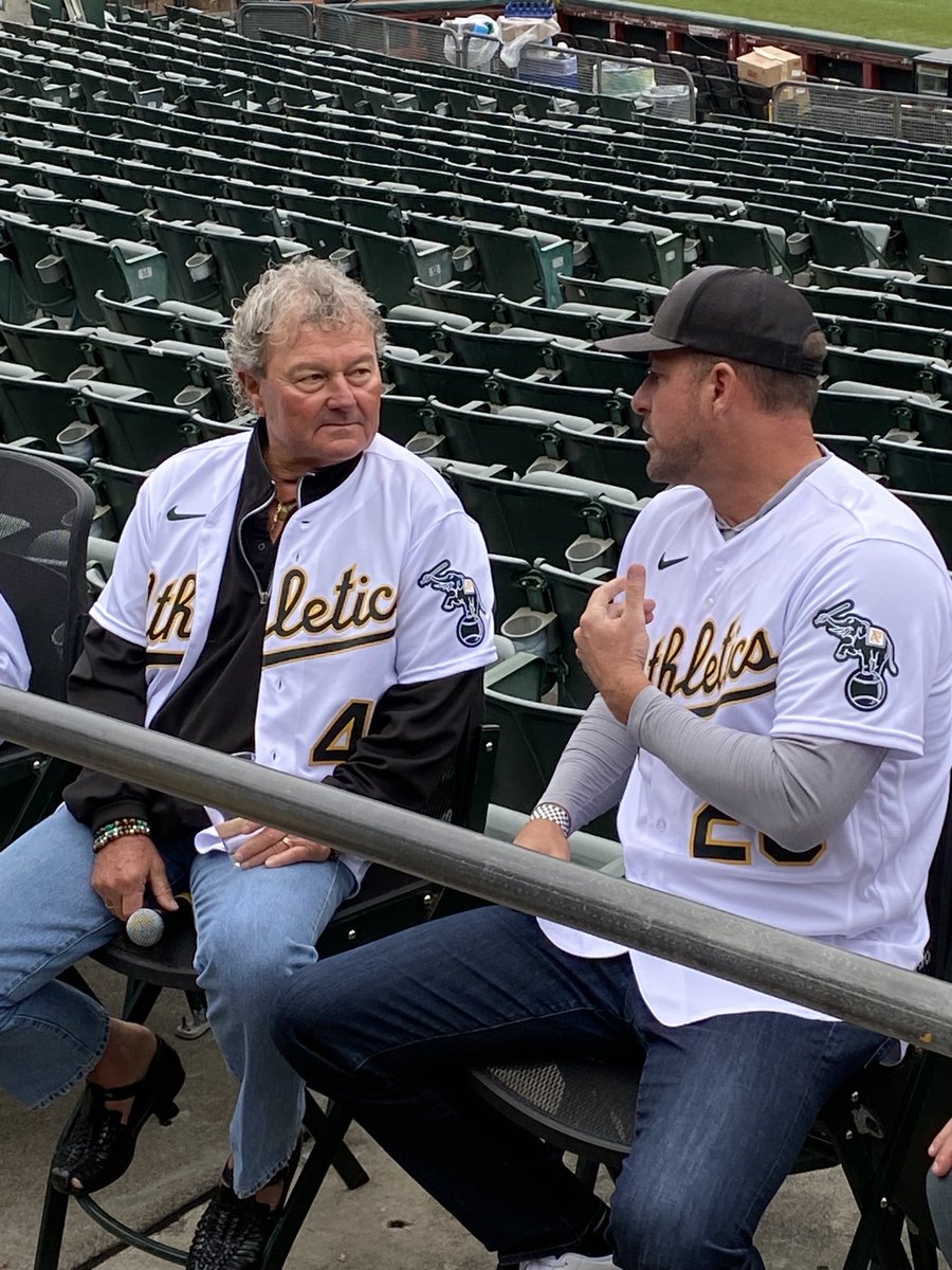 RickPetersonCT's tweet photo. Moneyball reunion, 20yrs of our 20 Game Streak! Hanging w Mark Muldaur Tim Hudson, Billy Beane, David Justice! So cool to see everyone! https://t.co/wgtXYmCg6Z