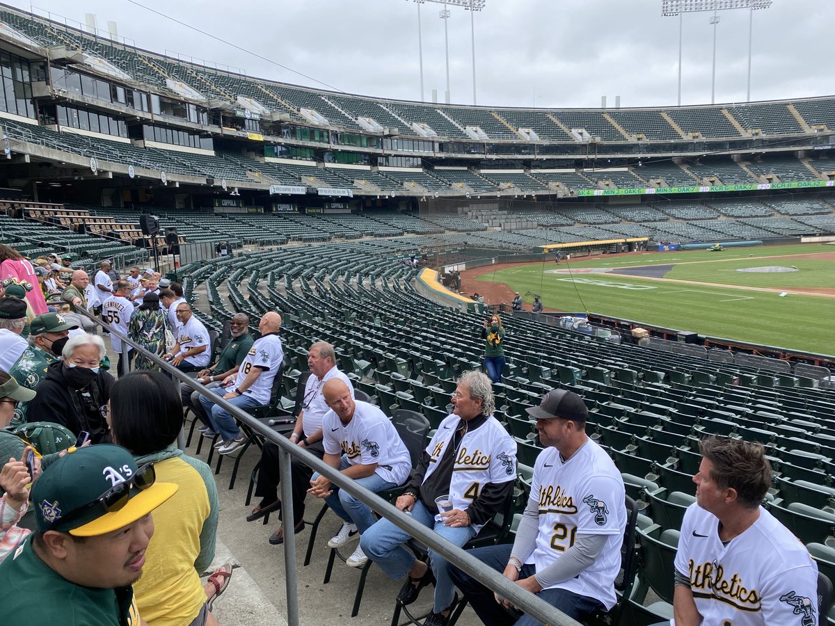 RickPetersonCT's tweet photo. Moneyball reunion, 20yrs of our 20 Game Streak! Hanging w Mark Muldaur Tim Hudson, Billy Beane, David Justice! So cool to see everyone! https://t.co/wgtXYmCg6Z