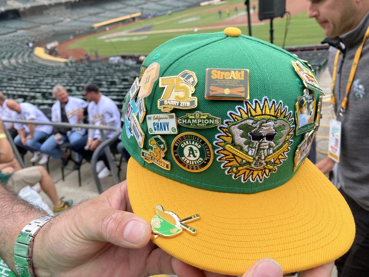 RickPetersonCT's tweet photo. Moneyball reunion, 20yrs of our 20 Game Streak! Hanging w Mark Muldaur Tim Hudson, Billy Beane, David Justice! So cool to see everyone! https://t.co/wgtXYmCg6Z