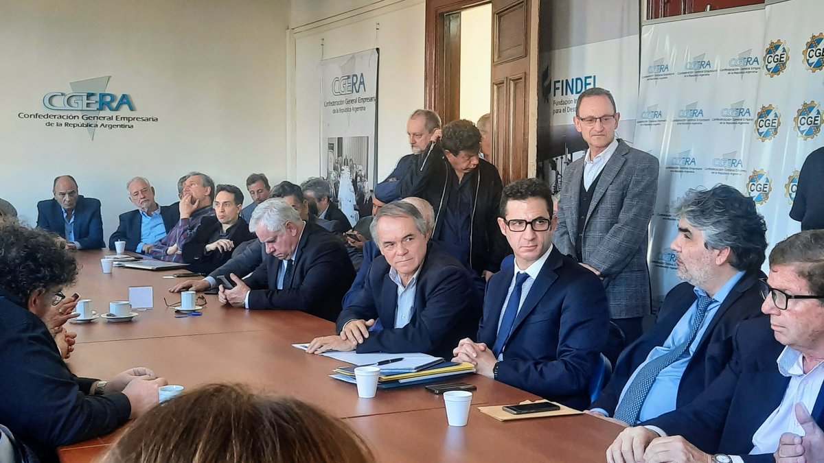 CGERA le presentó proyectos a <a href="/matiastombolini/">Matias Tombolini</a> para agilizar el acceso a insumos importados y fomentar las exportaciones

cge-ra.org/V16/cgera-le-p…