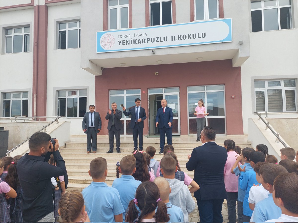 yenikarpuzluio's tweet photo. İlköğretim Haftası  Okulumuzda Sayın Kaymakamımız Ömer SEVGİLİ, Belediye Başkanımız  Ufuk ATALAY, İlçe Milli Eğitim Müdürümüz  Mehmet Salih ENGİN, ve diğer kurum müdürlerimizin katılımı ile okulumuzda  coşkuyla kutlandı.@Edirne_MEM  @Dr_Onderarpaci  @ipsalailcemem  @smehmetengin https://t.co/H0OOT8R4Aj
