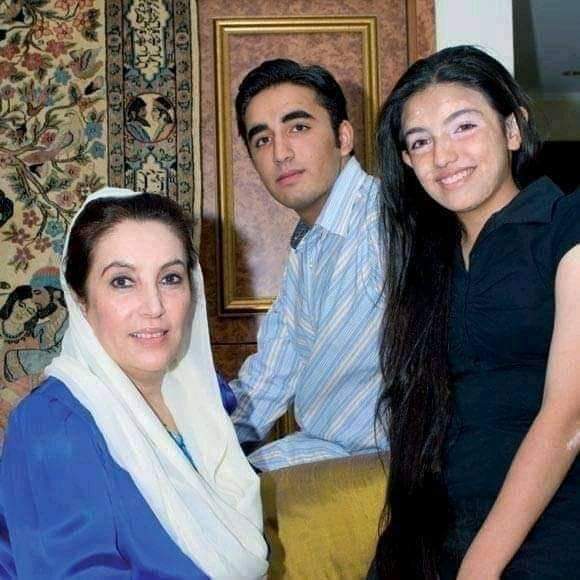 PppNaudero's tweet photo. ایسی فیملی کے ساتھ دینا بی ایک عبادت ہے💟🧠💟 https://t.co/kYGBcKJGOB