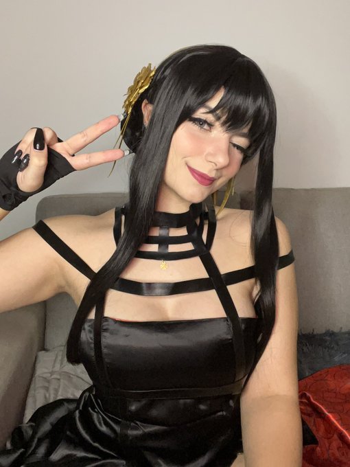Anoche a las 2 am me puse el cosplay de yor 🥰✨ https://t.co/I3UQ5OXFem