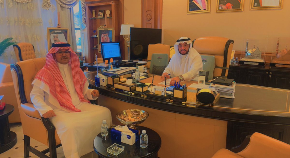 التقى يوم أمس معالي رئيس جامعة  طيبة الدكتور عبد العزيز السراني في مكتبه رئيس مركز اليتمة : سلطان بن فيصل أبو ربعة السهلي وتم مناقشة  طلبات مركز اليتمة