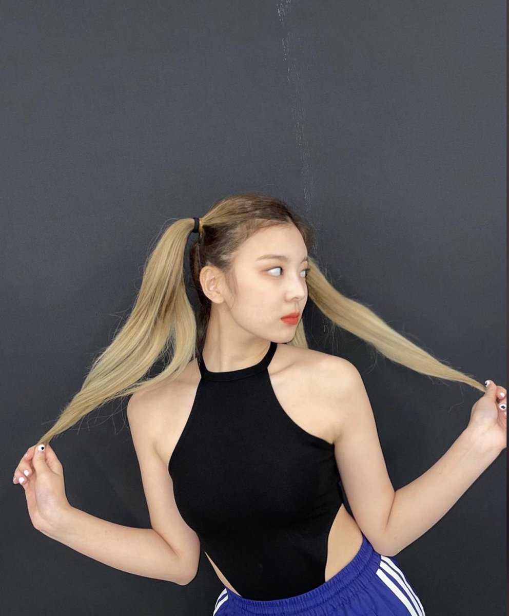 rowanderland's tweet photo. #NewRowanPic + 3 dance class outfit ~ #gloryfmsinsta 🎞 https://t.co/IDkmrmNB6L