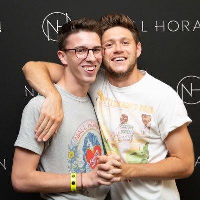 29 reasons why Niall Horan is the best friend we could ever asked  for🤝

@NiallOfficial
#HappyBirthdayNiall #HappyNiallDay #NiallHoran