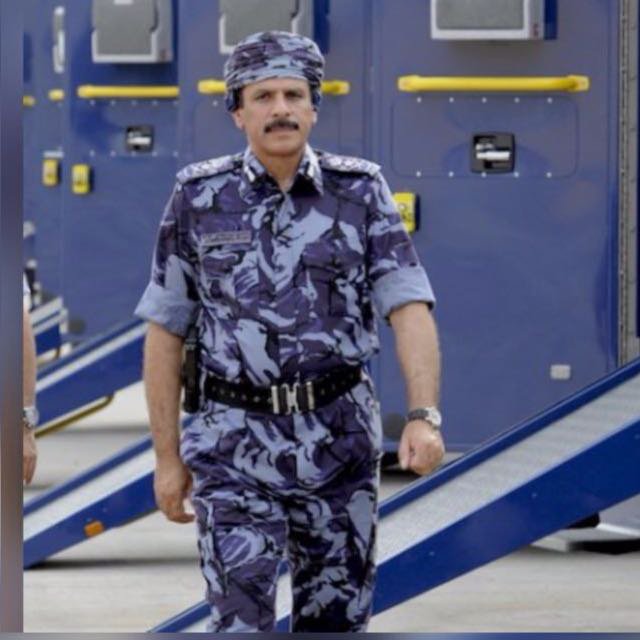 عندما تمدح مسؤلا حدثني عن إنجازه وليس أسلوبه وطيبه واحترامه.
بالنسبة لي وللأغلبيه نحترم المسؤول الذي أفعاله تسبق سمعته وتتحدث إنجازاته ولو لم يصرح ، الحازم الذي يقف على خطوه واحده مع الجميع ويقدم المصلحه العامه وكفى .
حدثني عن هذا الرجل معالي الفريق حسن بن محسن الشريقي حفظه الله