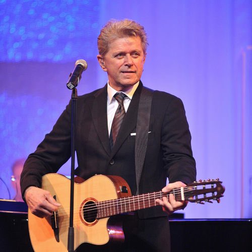 Happy 78 birthday to the amazing ex-Chicago bassist and singer Peter Cetera! 