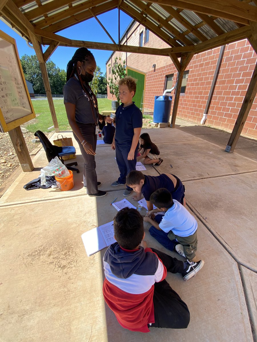 ashleybaconmize's tweet photo. @jacksonSTEMlab it was great to see you and the 3rd graders using our outdoor learning space! Your lessons are always engaging!#StemLearningRocks @STEMsally @STEMTania https://t.co/egSBvXFuL6