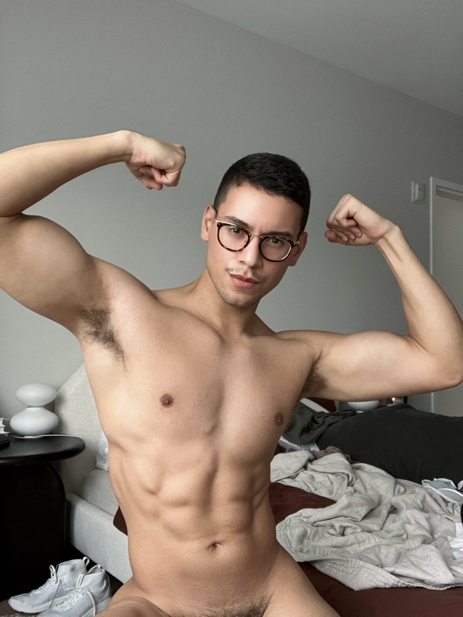 Ry_8x8's tweet photo. Want to go to the gym? 😄 I need a workout buddy! https://t.co/apQz5cTHJx