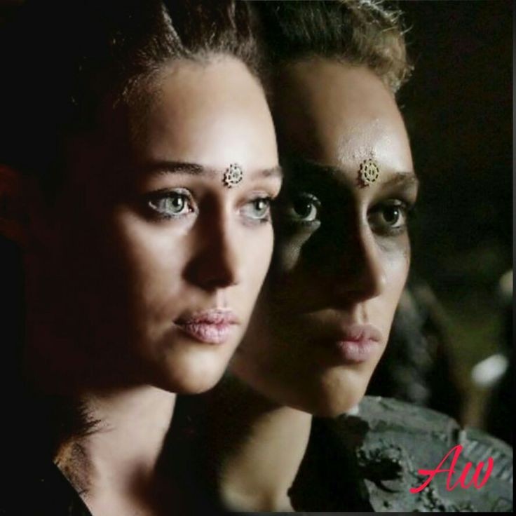 Iwona49103930's tweet photo. I Lexa na dobranoc. Dobrych, pięknych snów i niech czuwa nad nimi niesamowita Heda. 💜💙💖 https://t.co/iradk2MQty