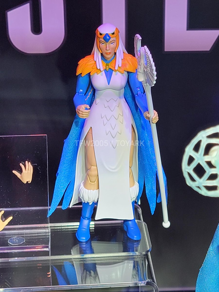 Redpyramid9's tweet photo. Hold on...the Sorceress from the teased NE comics looks identical to Revelation Sorceress...and she's showing Zodac alternate universes to convince him of Prince Adam's worthiness. Is New Eternia a spinoff of Revelation?! @MastersOfficial #MOTU #neweternia #mastersofthemultiverse https://t.co/waJtiSq5lz