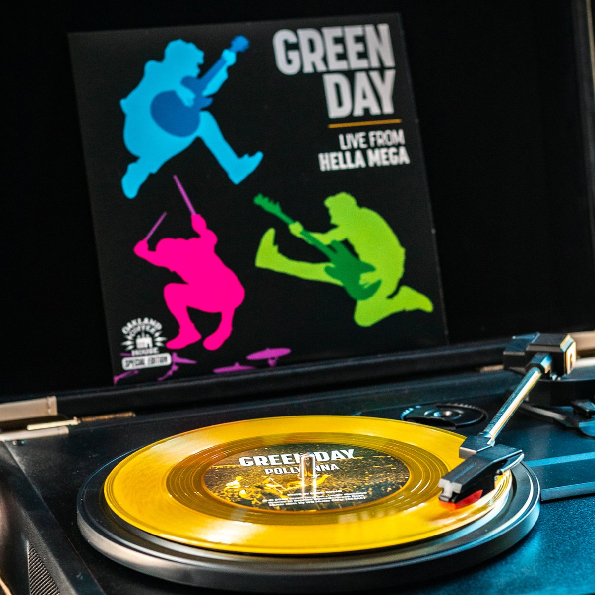 Have you gotten your Green Day: Live From Hella Mega vinyl yet? ✨💛✨ tag us in your photos! We love to see em. #OaklandCoffee #HellaMega #GreenDayLive @greenday