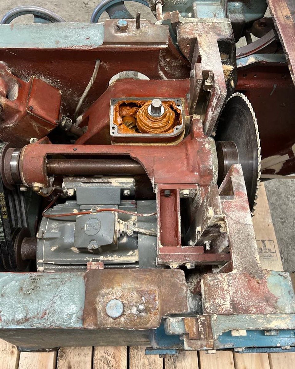 MurraysDPS's tweet photo. Our trusty @wadkin_bursgreen saw in for a full service and health check today.
#timber #wood #heattreated #kilndried #nailgun #heavyduty #recycle #recyclable #cardboard #packaging #packingcases #packagingdesign #engineering #forklift #liverpool https://t.co/jdpm6ZuGDl