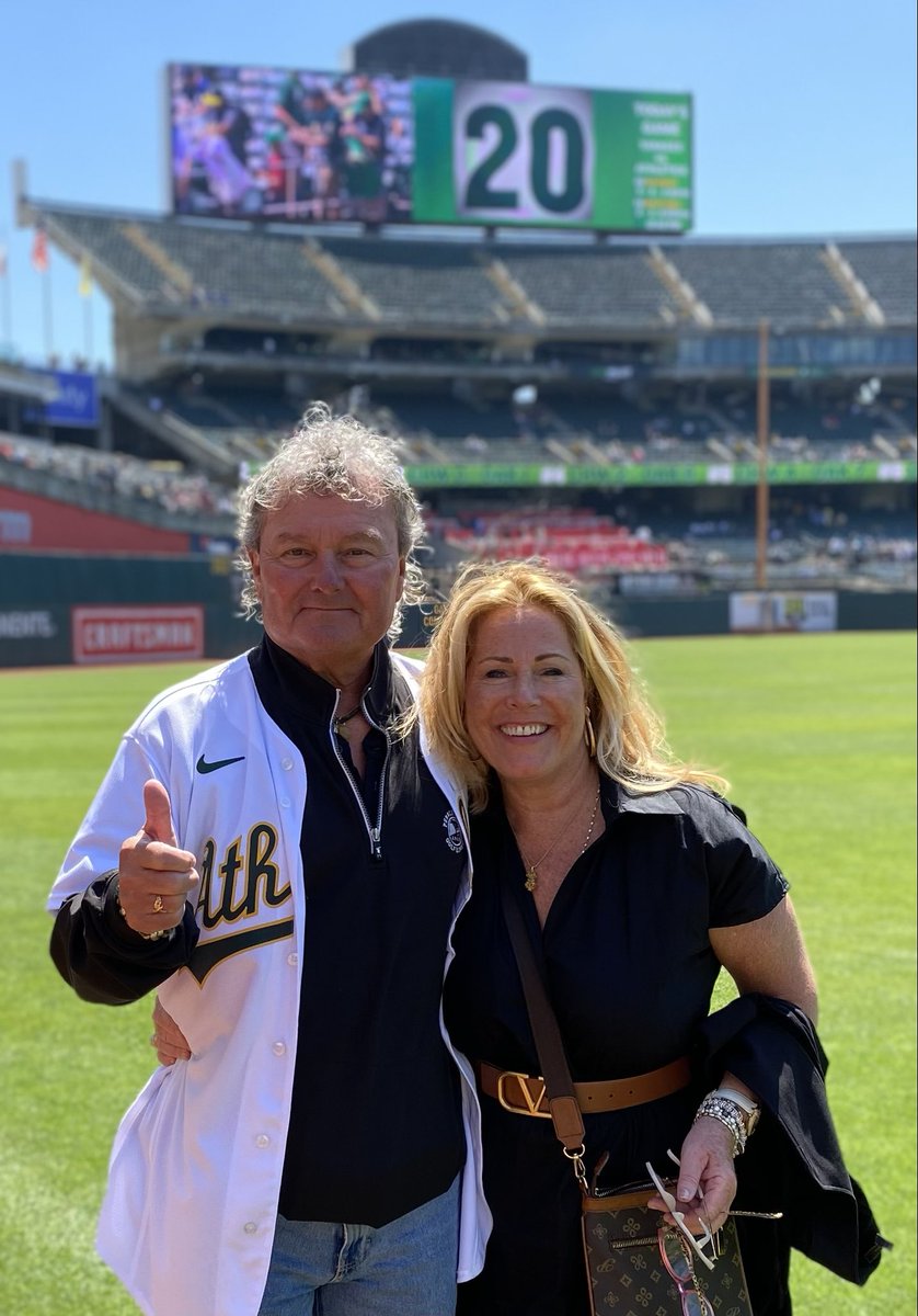RickPetersonCT's tweet photo. My gorgeous wife, Lelia She’s my biggest fan! And officially makes me the luckiest guy in the world! #moneyball#oaklandA’s#gratitude#mlb https://t.co/fG7QMD04uK
