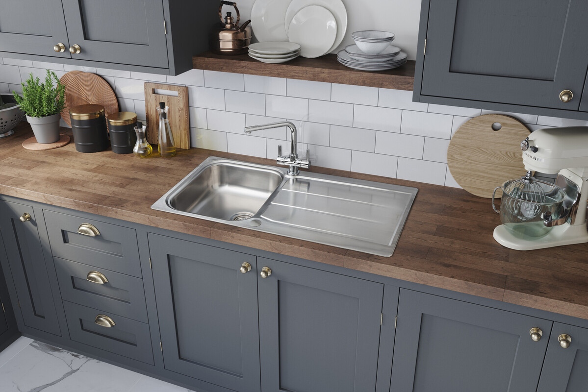 The Glendale kitchen sink features a bold drainer framed with a distinct subtle ground-edge trim which provides a unique finished look incorporating two-toned stainless steel ✨

To find out more about Glendale click here: bit.ly/3RkL1Py