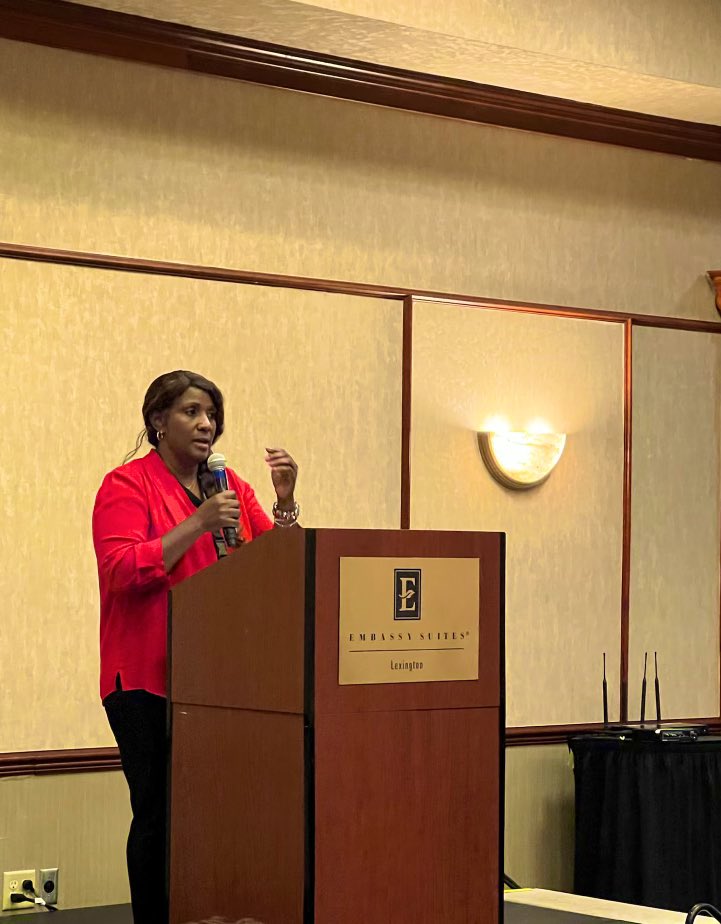 KASHRM_'s tweet photo. Milli McIntosh, KASHRM President, sharing her personal Leadership Constitution developed at the GRREC Leadership Coaching Academy. Thank you for sharing this with us! @GRRECKY #KASHRMStateConference2022 https://t.co/YETeI4roN1