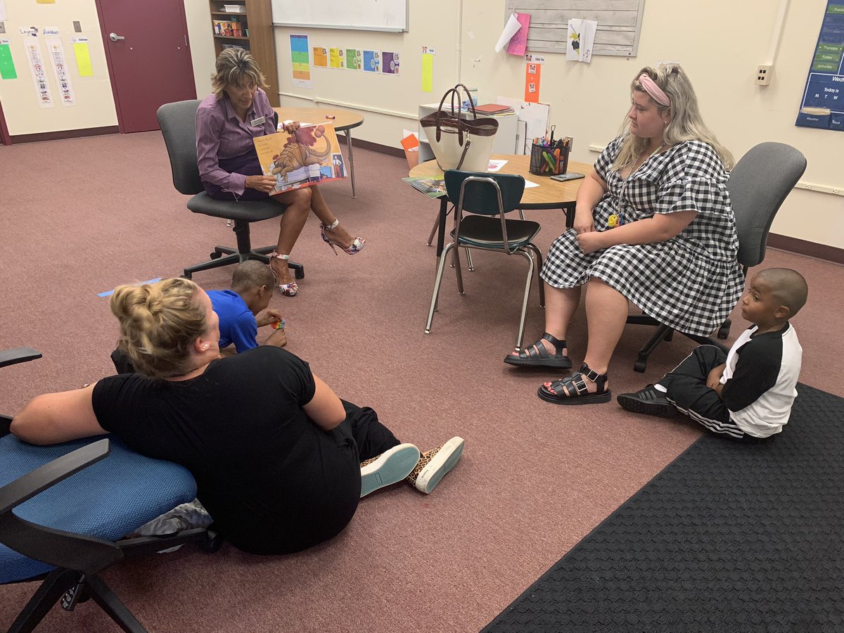 Celenadarling's tweet photo. Here is what's happening at Riverview/I-ABLE. Libby Vescovi from Seacoast Bank spent time entertaining our K-2 students reading several books this morning. https://t.co/0swsCgNJQV