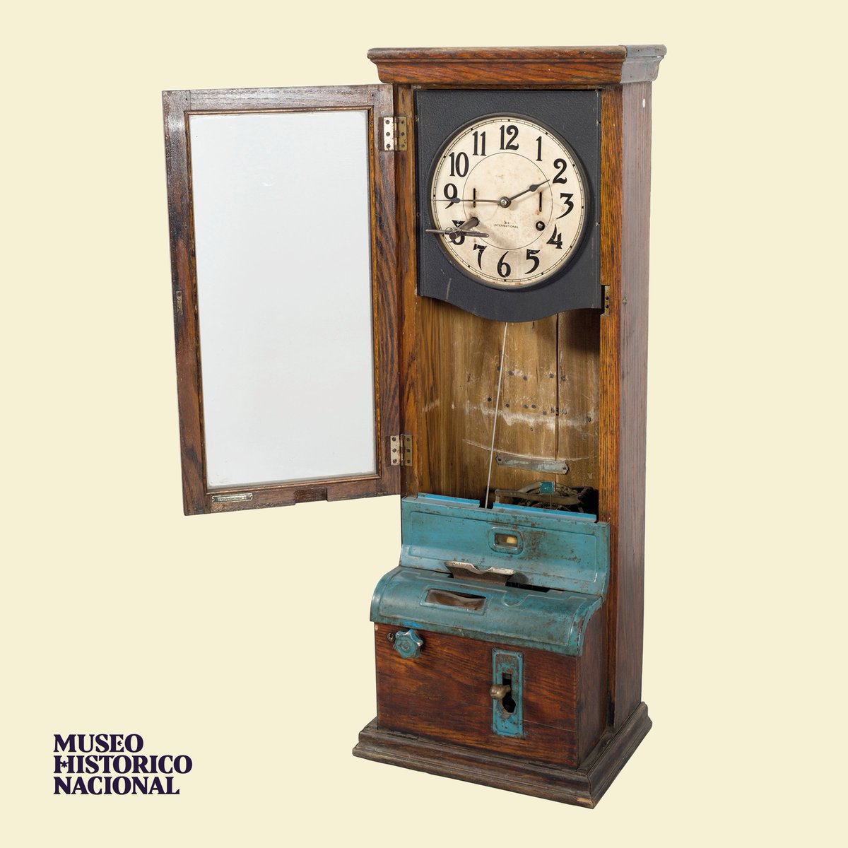 mhnchile's tweet photo. 📌 Hoy destacamos una nueva adquisición de nuestro museo, reloj control de salitreras. Éste data de 1920 ➕https://t.co/ysahhHPQnq
#Adquisición #Colecciones #MuseoNacional #Historia #Salitrera #Chile #Patrimonio #Chile #Patrimoniochileno #Historiachilena #SCL #Septiembre https://t.co/QIXRuj1T85