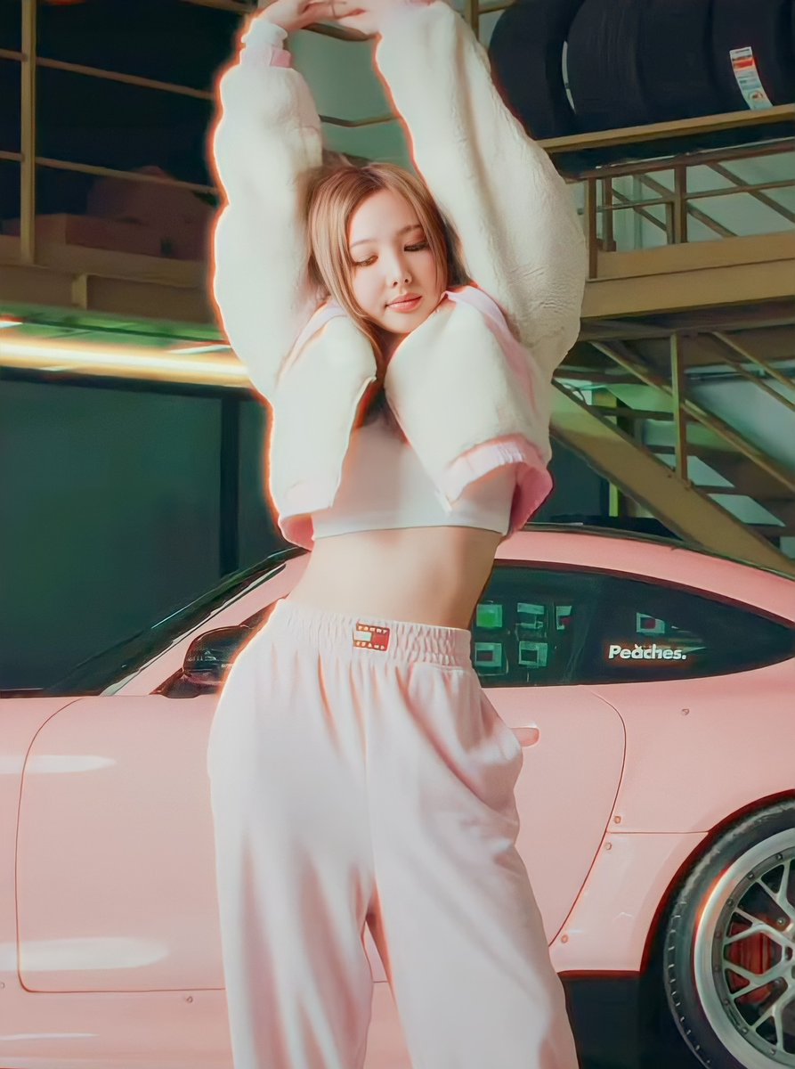 Wansu1020's tweet photo. Pretty and hot in pink nayeon💗

#NAYEON #나연 https://t.co/jsb6MDYes8