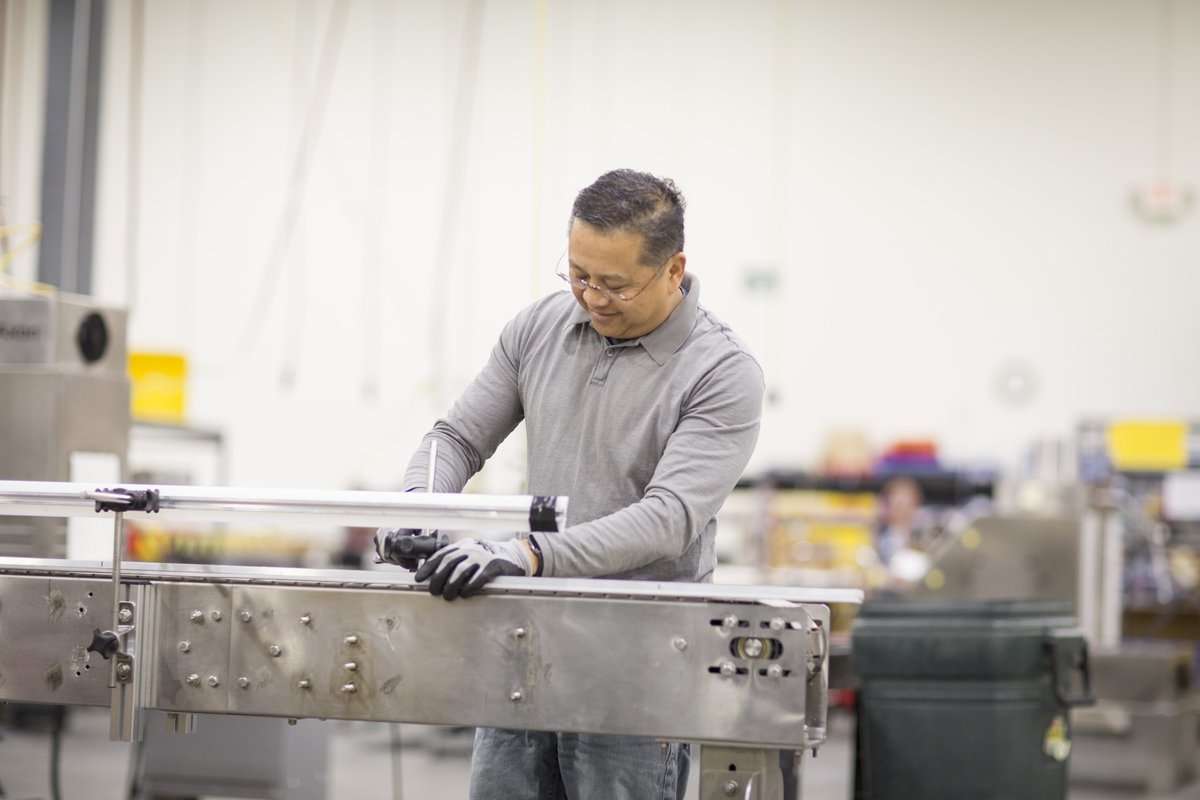 Do you know anyone interested in displaying their skills in a fast paced environment that will reward their passion for a well built machine and hitting production deadlines? Share the following link to learn about our openings: ow.ly/cXwA50Ky1FC #ProMachBuilt