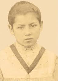 LeoJofreRios's tweet photo. A propósito de la "polémica" con al Sirenita, nunca dejó de impactarme cómo nos mostraron a Laura Vicuña en relación a cómo era. Su santuario está al lado de mi casa en Renca y toda referencia es como la primera foto. https://t.co/2ErlpWjBts