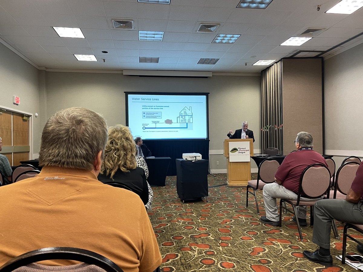 kim_hodo's tweet photo. Getting the Lead Out! Getting an understanding of the new rules on drinking water. @Mocities #MML22 https://t.co/Zzlh6UA418